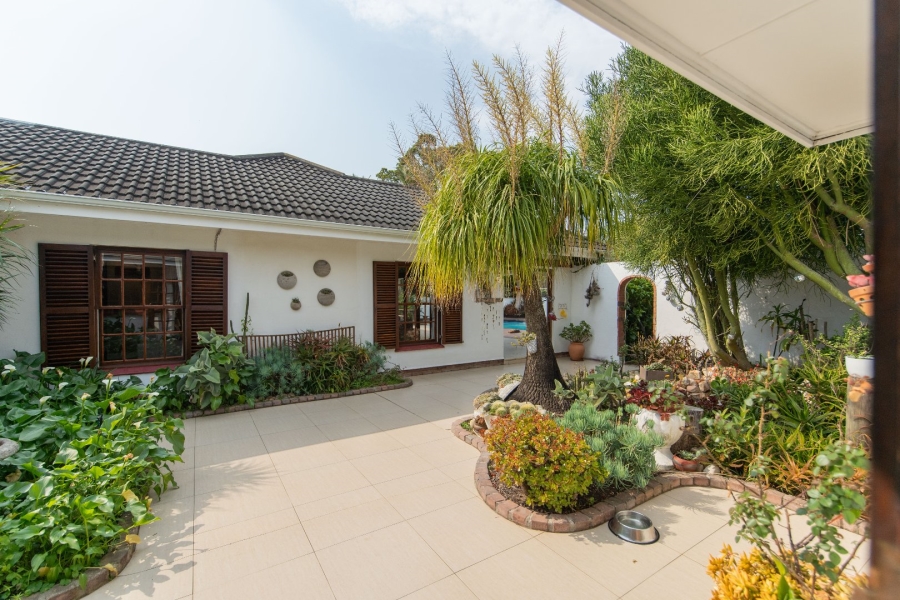 5 Bedroom Property for Sale in Theescombe Eastern Cape